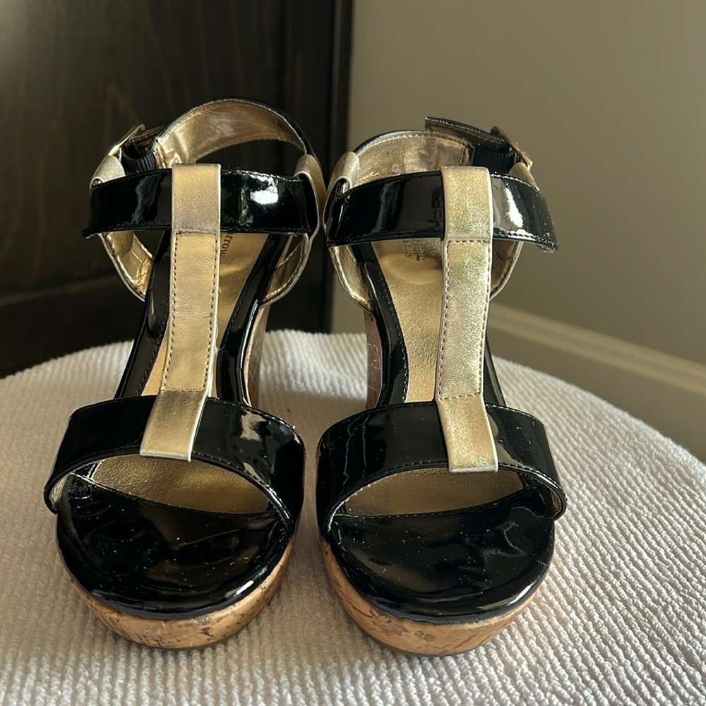 Croft and Barrow T Strap Cork Wedge Heel Black & Metallic Gold Women’s Size 7